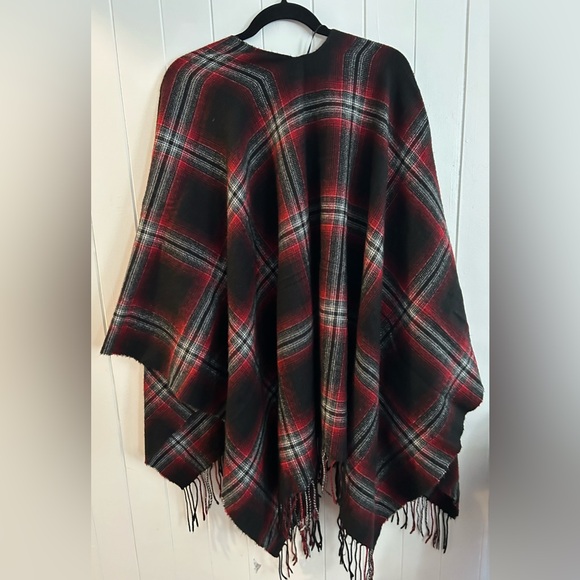 Harlow Slighlty Oversized Fringe Shawl - Picture 2 of 4